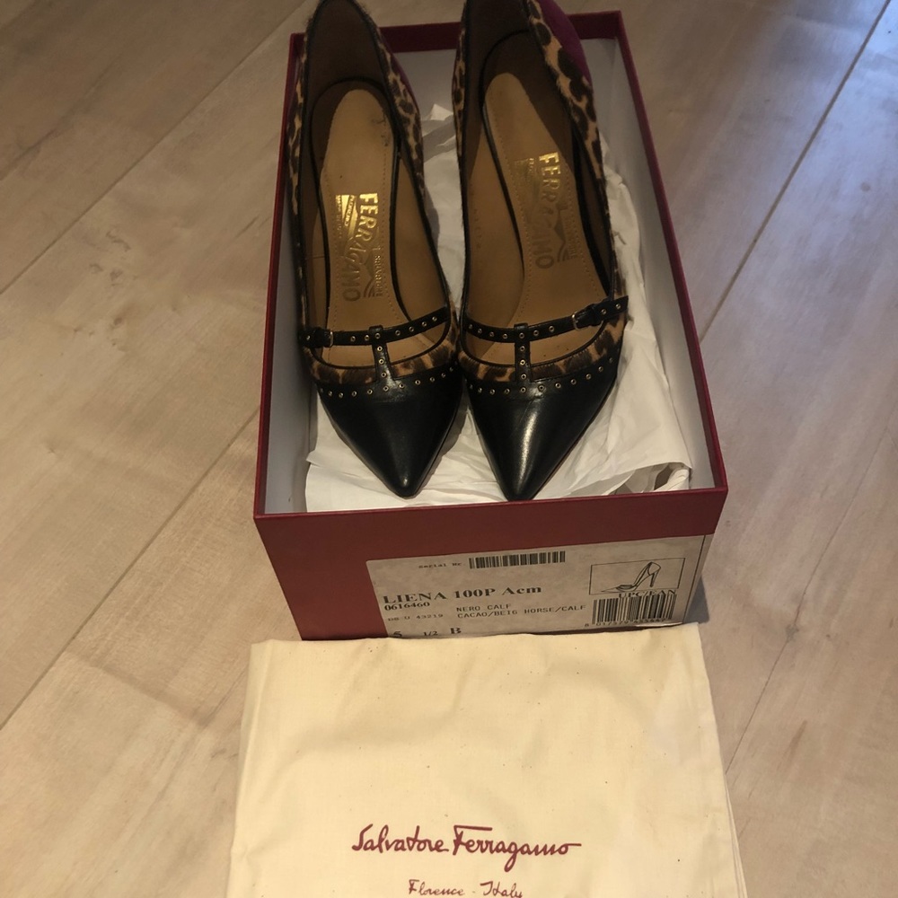 💯 Authentic Salvatore Ferragamo Pumps!